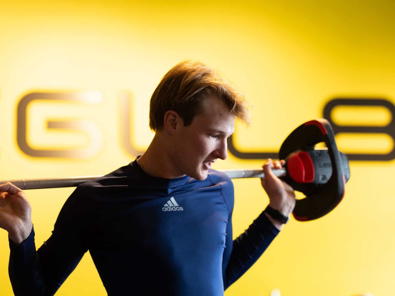 Personal trainer bij Regul8 in actie met een sporter